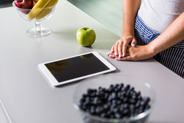 Using digital tablet in the kitchen - Fotó, kép