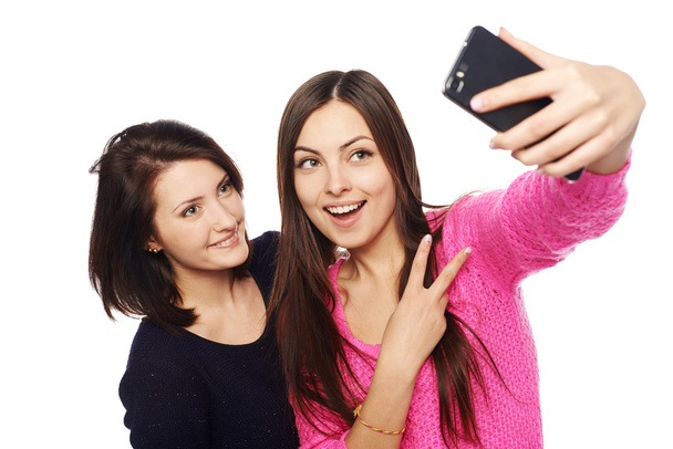 Two girls friends taking selfie with smartphone - Foto, Imagem