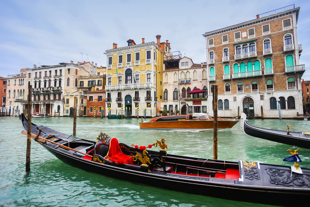 Γόνδολα στη Βενετία νερό κανάλι - Φωτογραφία, εικόνα