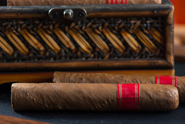 кубинские сигары на столе
 - Фото, изображение