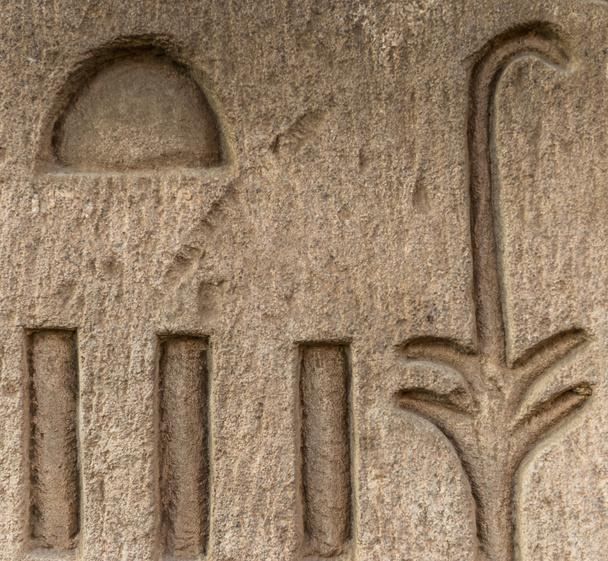 Egyptian hieroglyphs on the wall in the Sobek temple in Kom Ombo, Egypt - Foto, Bild