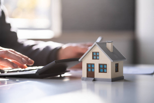 Calculating Asset Property Tax. Real Estate House - Foto, Imagem