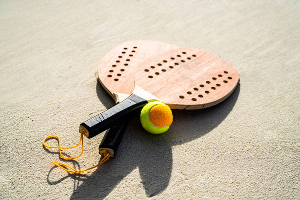 Fun Beach Sport Object. Sand Tennis Recreation Equipment - Foto, Bild