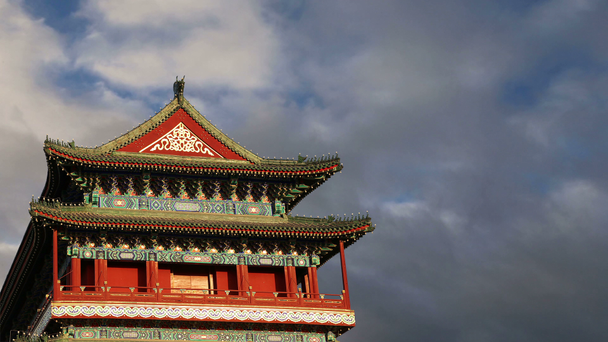 正のゲート (前門)。この有名なゲートは中国北京の天安門広場の南に位置 - 映像、動画