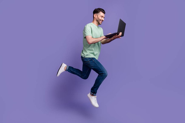 Full length photo of satisfied stylish man worker enjoy using new gadget device speed fast connection isolated on purple color background. - Foto, Bild