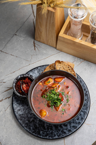 delicious soup prepared in the restaurant by the chef - Foto, Bild