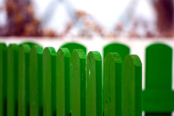 Зеленый деревянный фанс
 - Фото, изображение