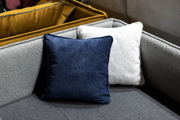 Blue and white pillows on gray couch, home decor - 写真・画像