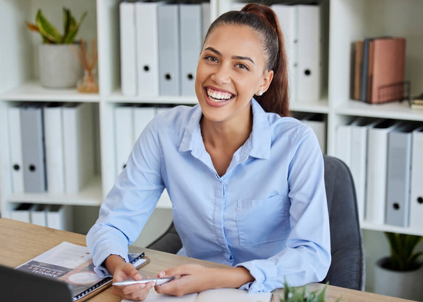 Happy, smile and portrait of business woman in office working on corporate notes for project. Success, professional and company manager planning management report, document or paperwork in workplace - Foto, imagen