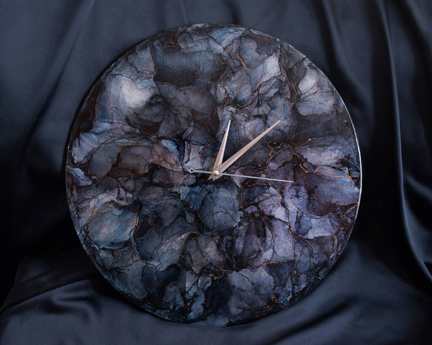 Чорний мармур інтер'єру розкішний арт-годинник. Концепція часу
 - Фото, зображення