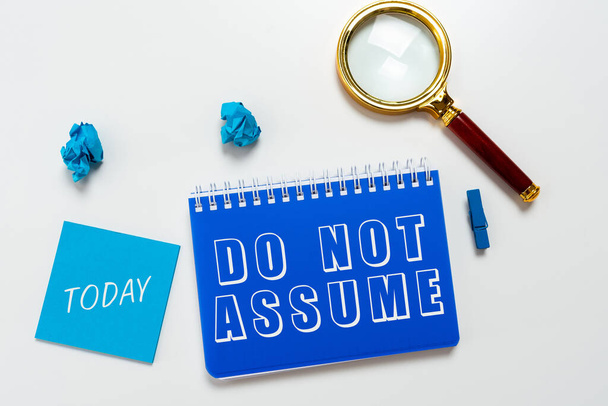 Λεζάντα κειμένου που παρουσιάζει το Do Not Assume, Business concept Ζητήστε πρώτα να αποφύγετε προβλήματα σύγχυσης παρεξηγήσεων - Φωτογραφία, εικόνα