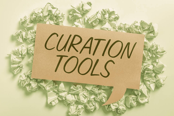 Inspiratie met teken Curation Tools, Internet Concept Software gebruikt bij het verzamelen van informatie die relevant is voor een onderwerp - Foto, afbeelding