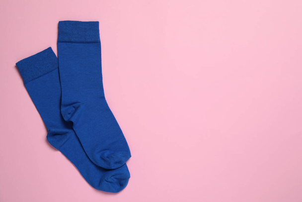 Pair of new blue socks on pink background, flat lay. Space for text - Fotografie, Obrázek