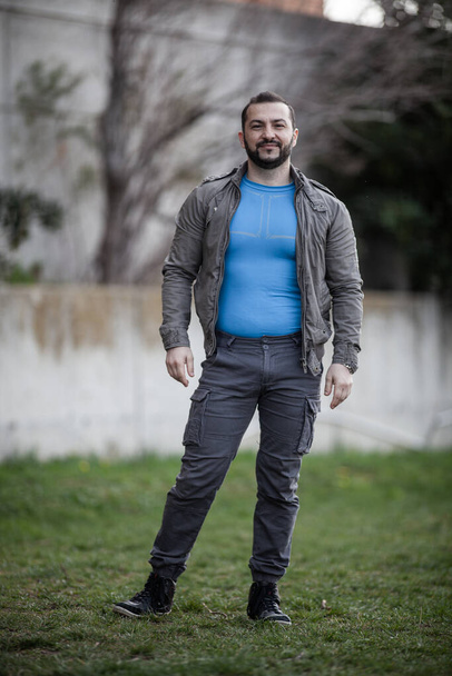 Natural looking guy posing outdoors, wearing casual clothes, no post edit - Фото, изображение