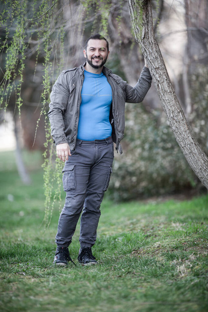 Natural looking guy posing outdoors, wearing casual clothes, no post edit - Φωτογραφία, εικόνα