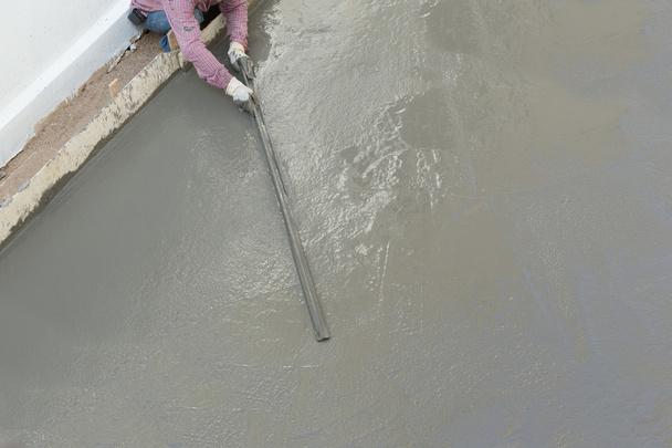 Yesero hormigón cemento trabajador suelo de yeso
 - Foto, Imagen