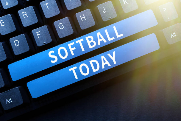 Konzeptionelle Bildunterschrift Softball, Geschäftsidee ein Sport ähnlich Baseball mit Ball und Schläger gespielt - Foto, Bild