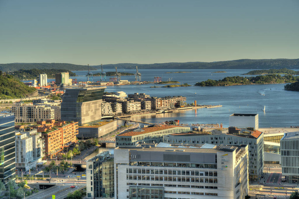 Oslo, Norvégia - 2022. július: Gyönyörű kilátás a városra és az épületekre nyáron, HDR kép - Fotó, kép