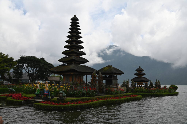 Bali, Indonesië - 11 november 2022: De toeristische attracties en bezienswaardigheden van Bali - Foto, afbeelding