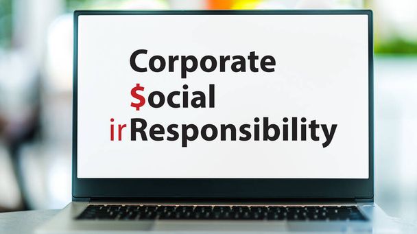 Ein Laptop mit dem Schlagwort: Corporate Social Responsibility - Foto, Bild