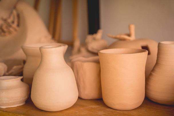 Ceramic vase on the table at the workshop. - Fotoğraf, Görsel