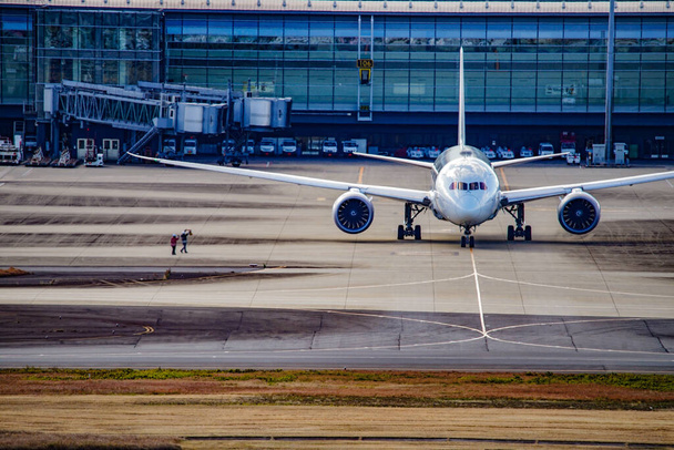Επιβατικό αεροσκάφος αεροδρομίου. Τοποθεσία: Ota -ku, Τόκιο - Φωτογραφία, εικόνα