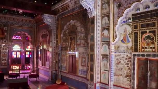 łazienka króla z unikalnych wnętrz widok od wewnątrz z różnych kątów wideo zrobione w Mehrangarh fort jodhpur rajasthan Indii. - Materiał filmowy, wideo