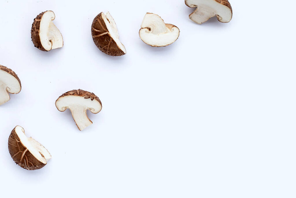 Fresh shiitake mushrooms on white background. - Fotoğraf, Görsel