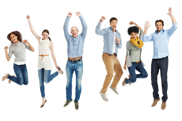 Святкування моменту. Група випадково одягнених молодих дорослих схвильовано стрибає на білому тлі
 - Фото, зображення