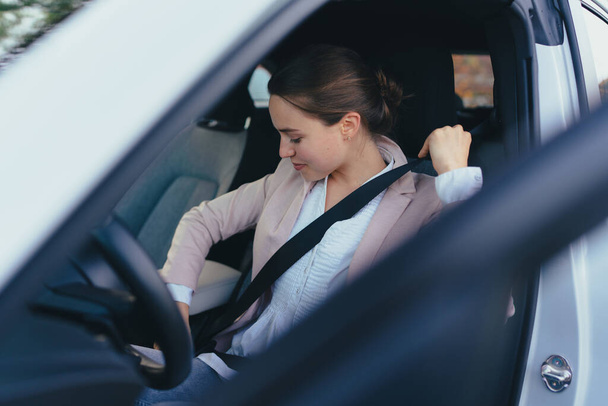 Young woman giving seat belt in car,preparing for a drive, concept of a safety driving. - Foto, Imagem