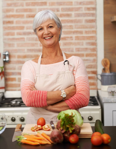 Ready to cook. an attractive senior women smiling at the camera - Foto, imagen