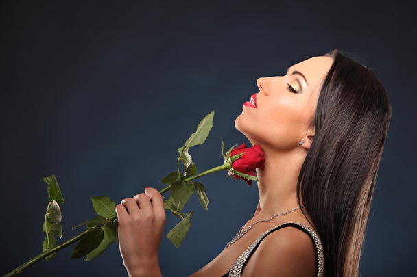 Valentines beautyfull girl with red rose in her hands - Valokuva, kuva