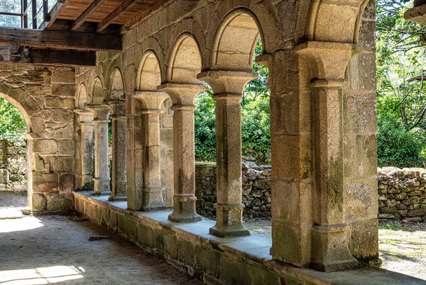 Monasterio gótico románico de Santo Estevo de Ribas de Sil, hoy Parador Nacional de Nogueira de Ramuin, Galicia, España - Foto, Imagen