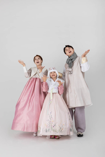 Studio shot of korean family in traditional Hanbok - Foto, Imagen