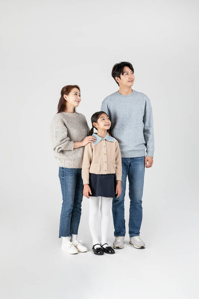 happy Asian Korean family, parents and daughter - Foto, Imagem