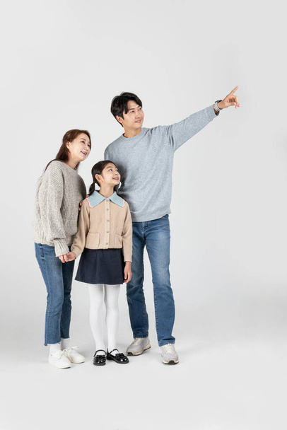 happy Asian Korean family, parents and daughter - Фото, зображення