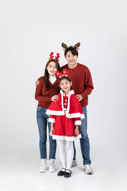 happy Asian Korean family in Christmas concept - Foto, Imagem