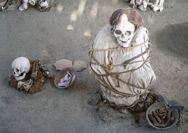 Καλοδιατηρημένη μούμια νεκροταφείο Chauchilla Περού - Φωτογραφία, εικόνα