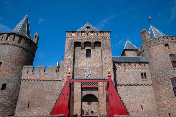 Vue de face au château de Muiderslot à Muiden aux Pays-Bas 19-7-2022 - Photo, image