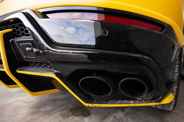Dual exhaust of yellow sport car suv.  - Zdjęcie, obraz