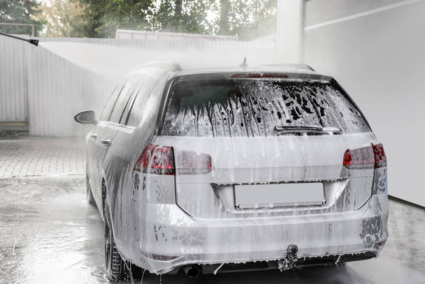 Washing auto with high pressure water jet at outdoor car wash - Foto, Imagem