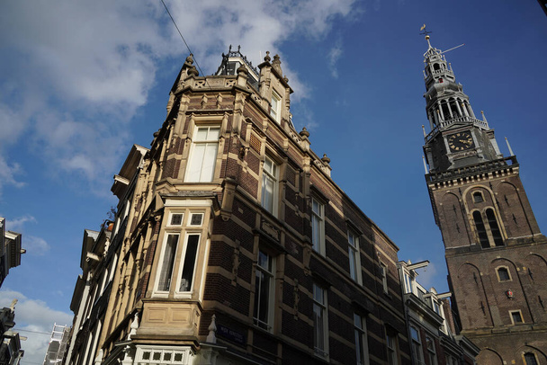 történelmi régi épület házak közelében csatornák Amszterdam központjában. Egyesült Királyság - Fotó, kép
