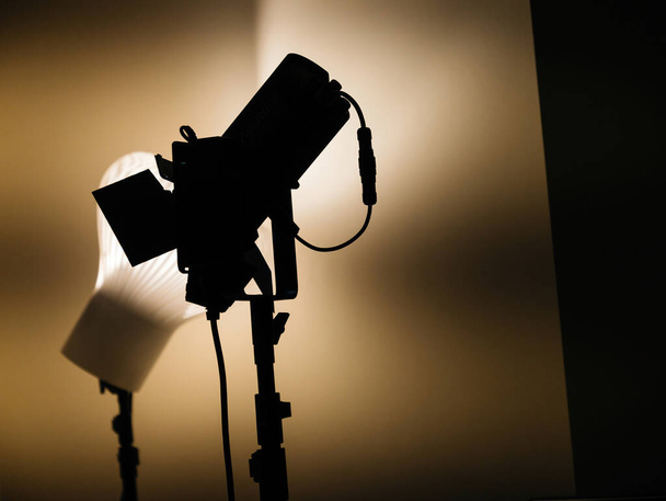 Інтер'єр фотостудії з тіні осколкового світла
 - Фото, зображення