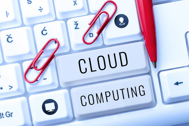Концептуальный дисплей Cloud Computing, концепция, означающая хранение и доступ к данным и программам через Интернет - Фото, изображение