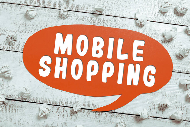 Handschrift Mobile Shopping, Concept betekent de handel in goederen en diensten via draadloze apparaten - Foto, afbeelding