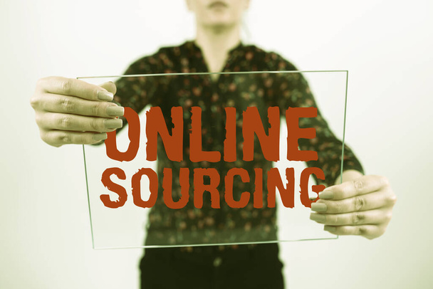 Κείμενο που δείχνει έμπνευση Online Sourcing, Επιχειρηματική προσέγγιση αγορά αγαθών και υπηρεσιών είναι coursed μέσω του Διαδικτύου - Φωτογραφία, εικόνα