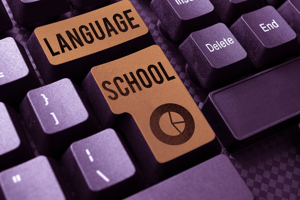 Подпись под текстом, представляющая языковую школу, учебное заведение бизнес-обзора, в котором преподаются иностранные языки - Фото, изображение