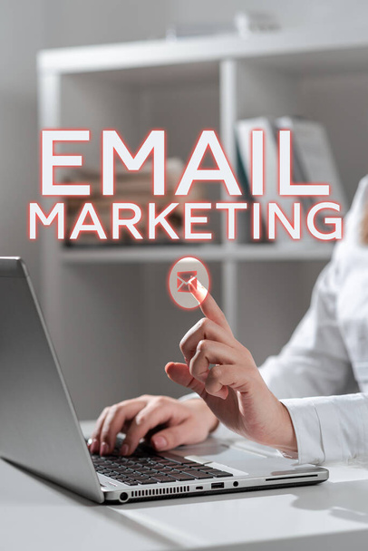 Exibição conceitual Email Marketing, Business overview act of sending a commercial message to a group of showing - Foto, Imagem