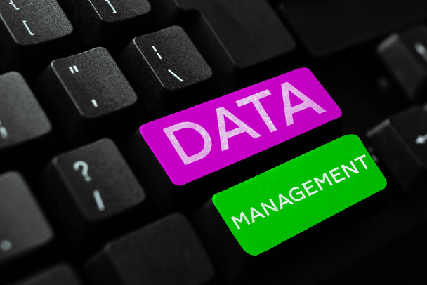 Schreiben von Text Datenmanagement, Business-Ansatz Disziplinen im Zusammenhang mit der Verwaltung von Daten als wertvolle Ressource - Foto, Bild