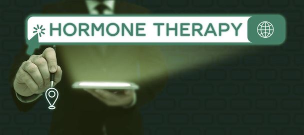 Handschrift tekst Hormoontherapie, Zakelijke aanpak behandeling van ziekte met synthetische afgeleide hormonen - Foto, afbeelding
